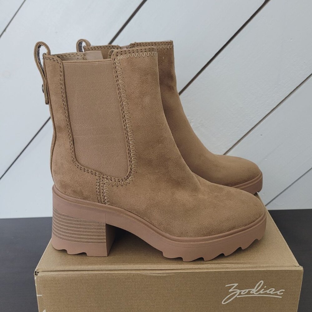 Zodiac Women's Chelsea Ankle Boots in Tan Suede